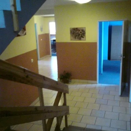 Schronisko Mlodziezowe Malgosia Hostel Lazy (Krakow)