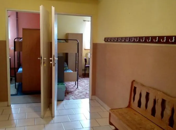 Schronisko Mlodziezowe Malgosia Lazy (Krakow)