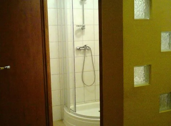 Schronisko Mlodziezowe Malgosia Hostel Lazy (Krakow)