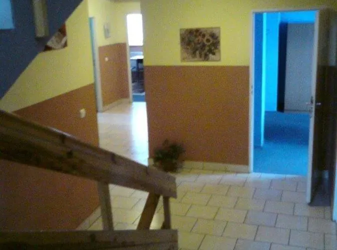 Schronisko Mlodziezowe Malgosia Hostel Lazy (Krakow)